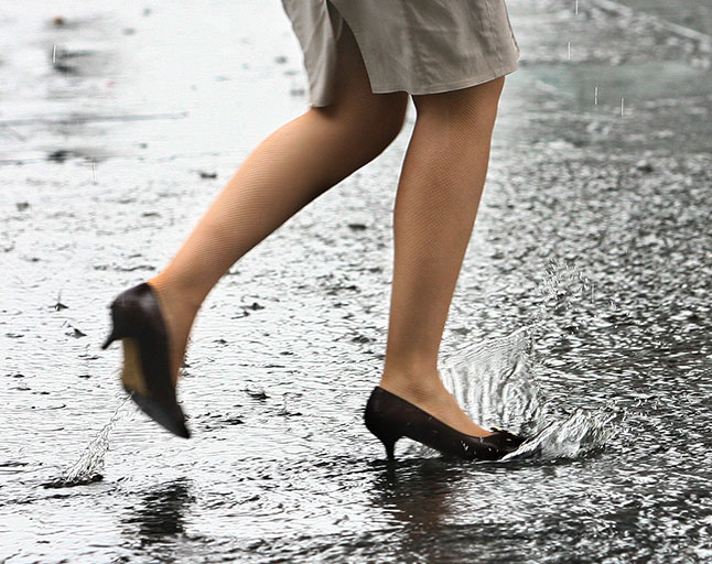 雨などのクツ汚れ‥